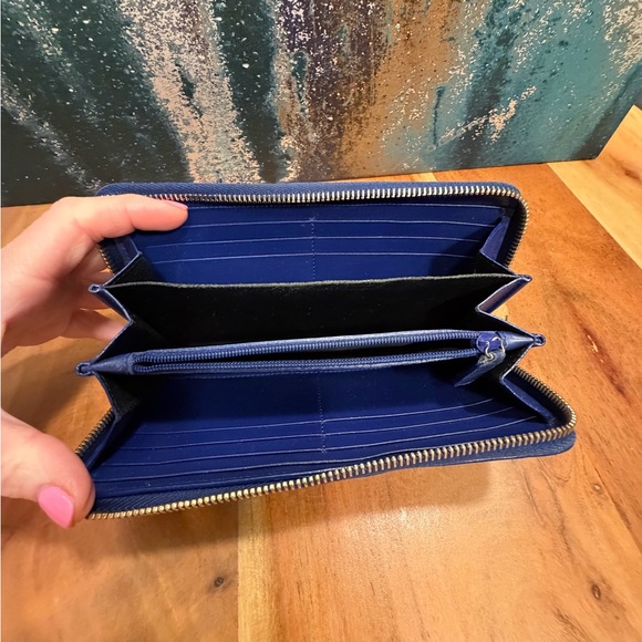 Yves Saint Laurent YSL Blue Patent Leather Belle De Jour Zip Around Wallet (EUC) - Picture 12 of 16